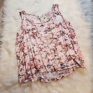 🍍Lucy & Laurel- Tank